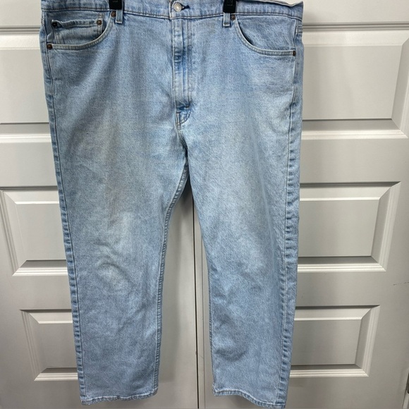 Levi’s 505 Jeans Men’s 42x30 Straight Leg Regular Fit Light Wash Blue Denim - Picture 1 of 7